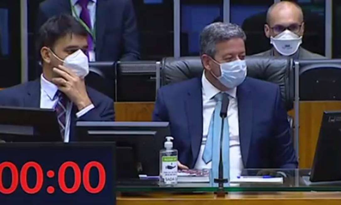 O presidente da Câmara, Arthur Lira, riu após ser xingado pelo deputado Igor Timo durante sessão Foto: Reprodução