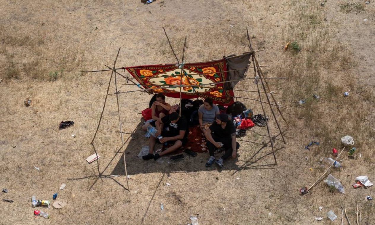 Mais de 8 mil imigrantes ilegais, a maioria haitianos, estão sendo mantidos por autoridades norte-americanas em um acampamento improvisado no sul do Texas, após cruzarem em massa a fronteira pelo lado do México Foto: GO NAKAMURA / REUTERS - 16/09/2021