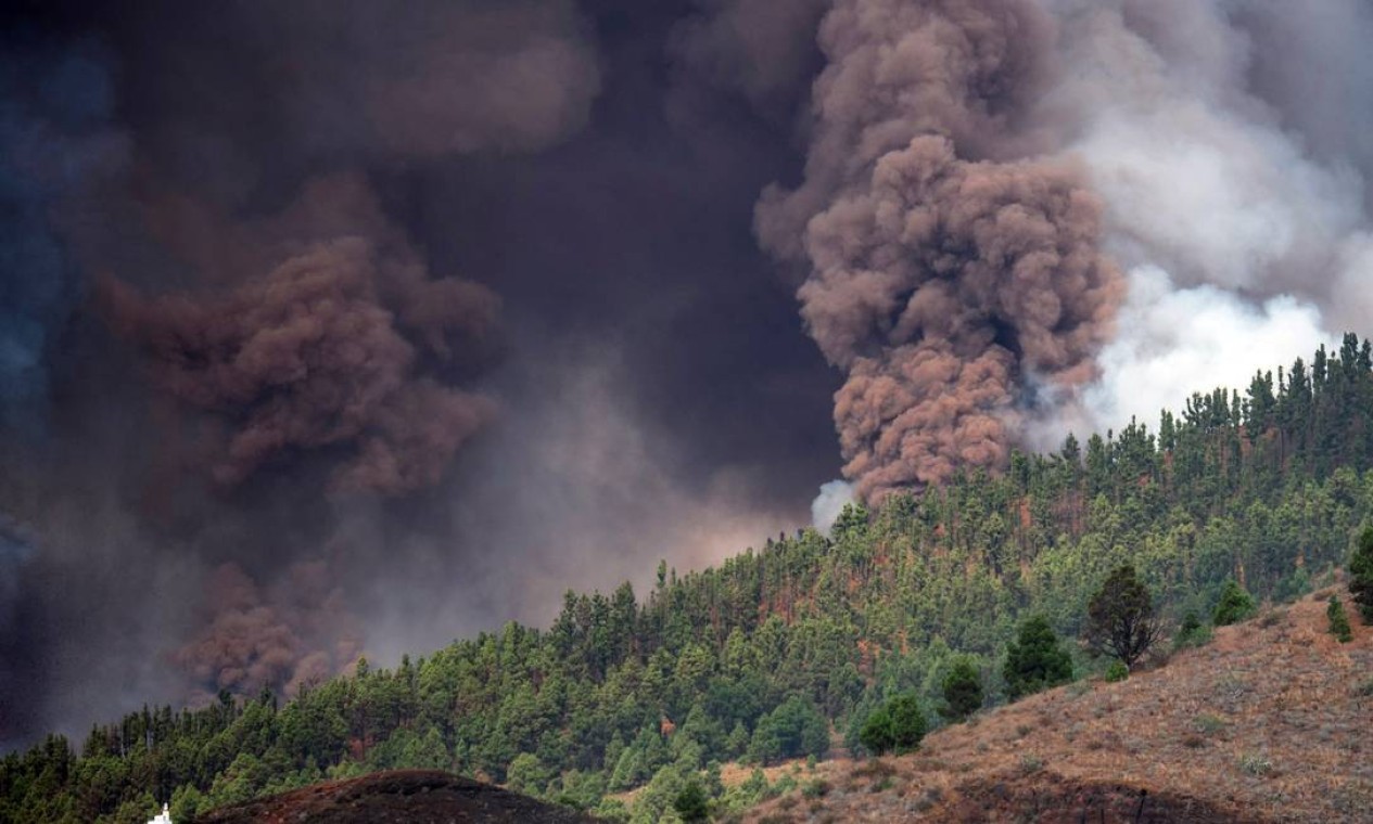 Milhares de pessoas foram evacuadas em El Paso por causa da erupção Foto: AFP