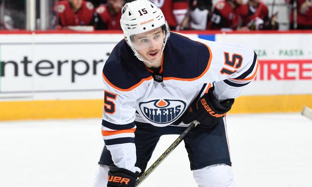 O jogador de hóquei Josh Archibald, de 28 anos, em ação pelo Edmonton Oilers Foto: Divulgação