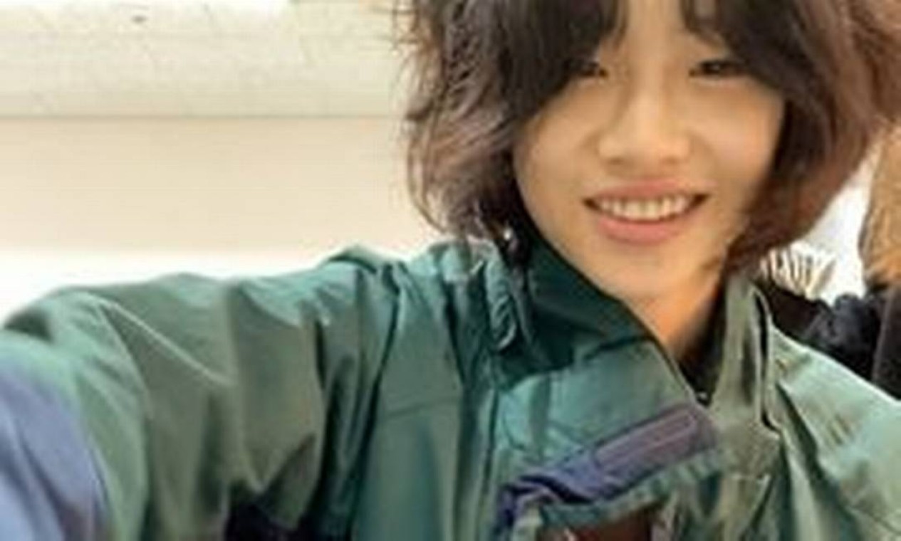 Jung Ho Yeon se prepara para caracterização. Na série, ela vive a jogadora nº 67 Foto: Reprodução