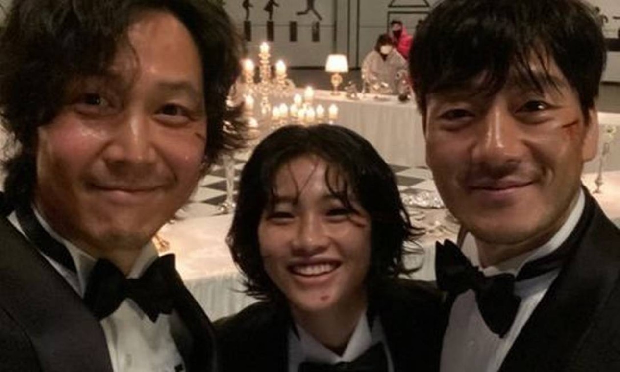 Jung Ho Yeon usa traje de gala em episódio da série 'Round 6'