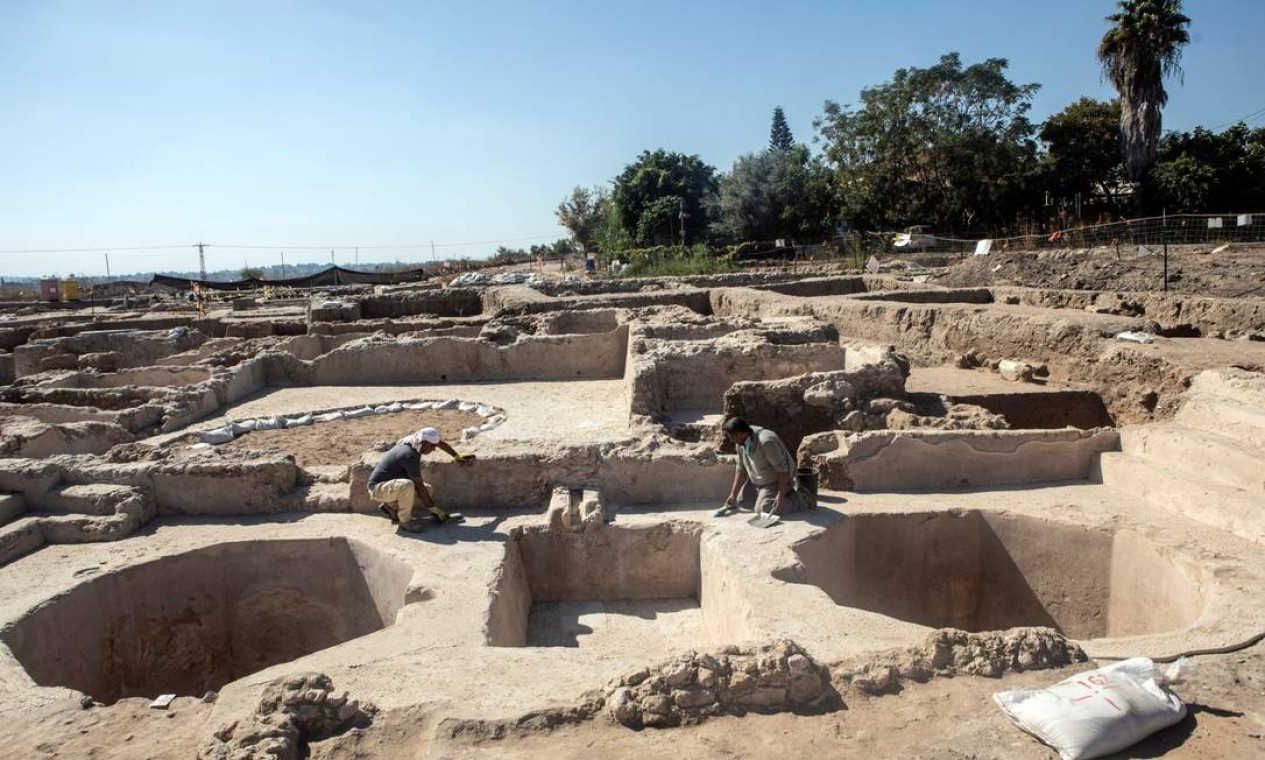 Arqueólogos fizeram descoberta de vinícola na região de Yavne, ao sul de Tel Aviv, em Israel Foto: NIR ELIAS / REUTERS