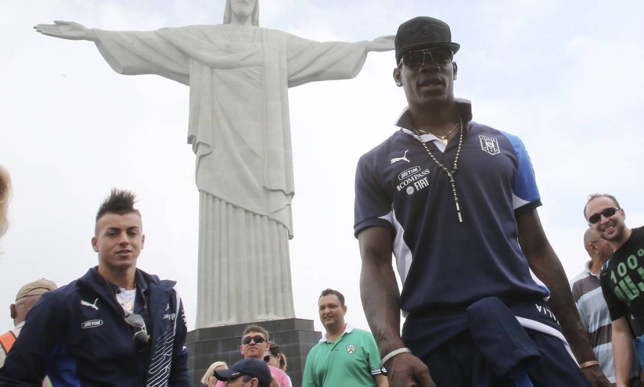 Os italianos Mario Balotelli e Stephan El Shaarawy, em 2013, durante a Copa das Confederações Foto: Antonio Calanni / AP