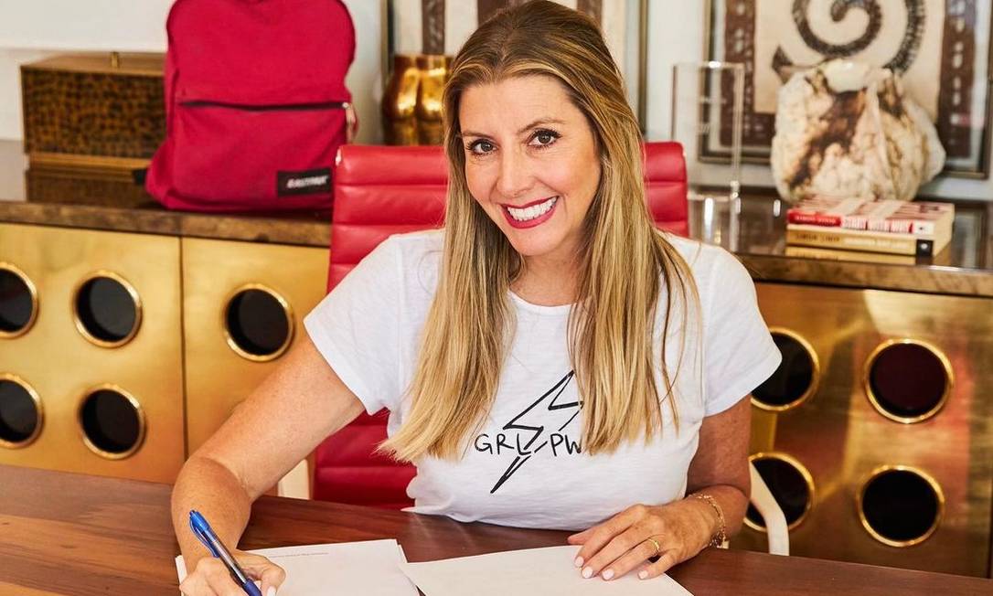 A empresária Sara Blakely anunciou que dará o equivalente a R$ 56 mil a cada funcionário Foto: Reprodução/Redes sociais