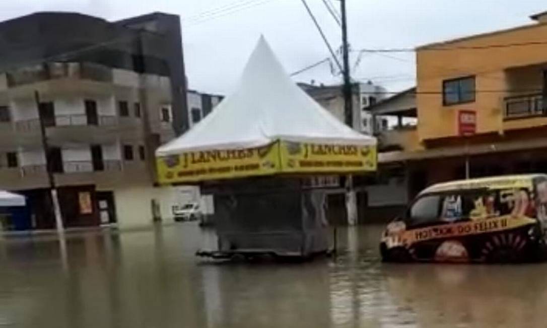 Rua alagada em São Mateus, no Espírito Santo Foto: Reprodução/Facebook