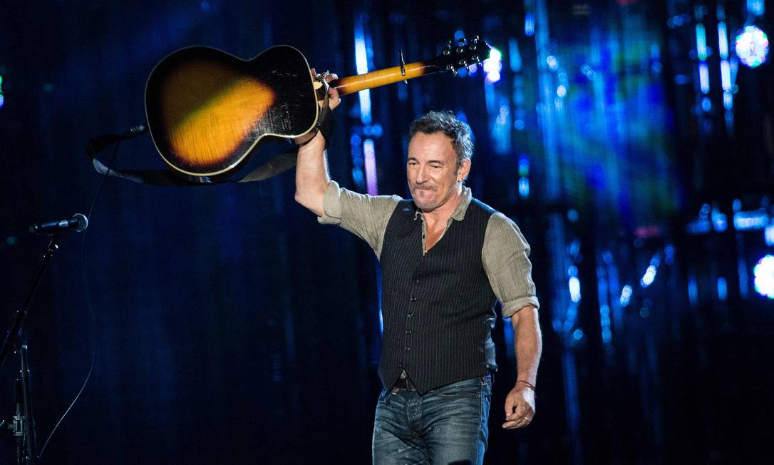 Bruce Springsteen durante show em 2014, em Washington, nos EUA Foto: BRENDAN SMIALOWSKI / AFP