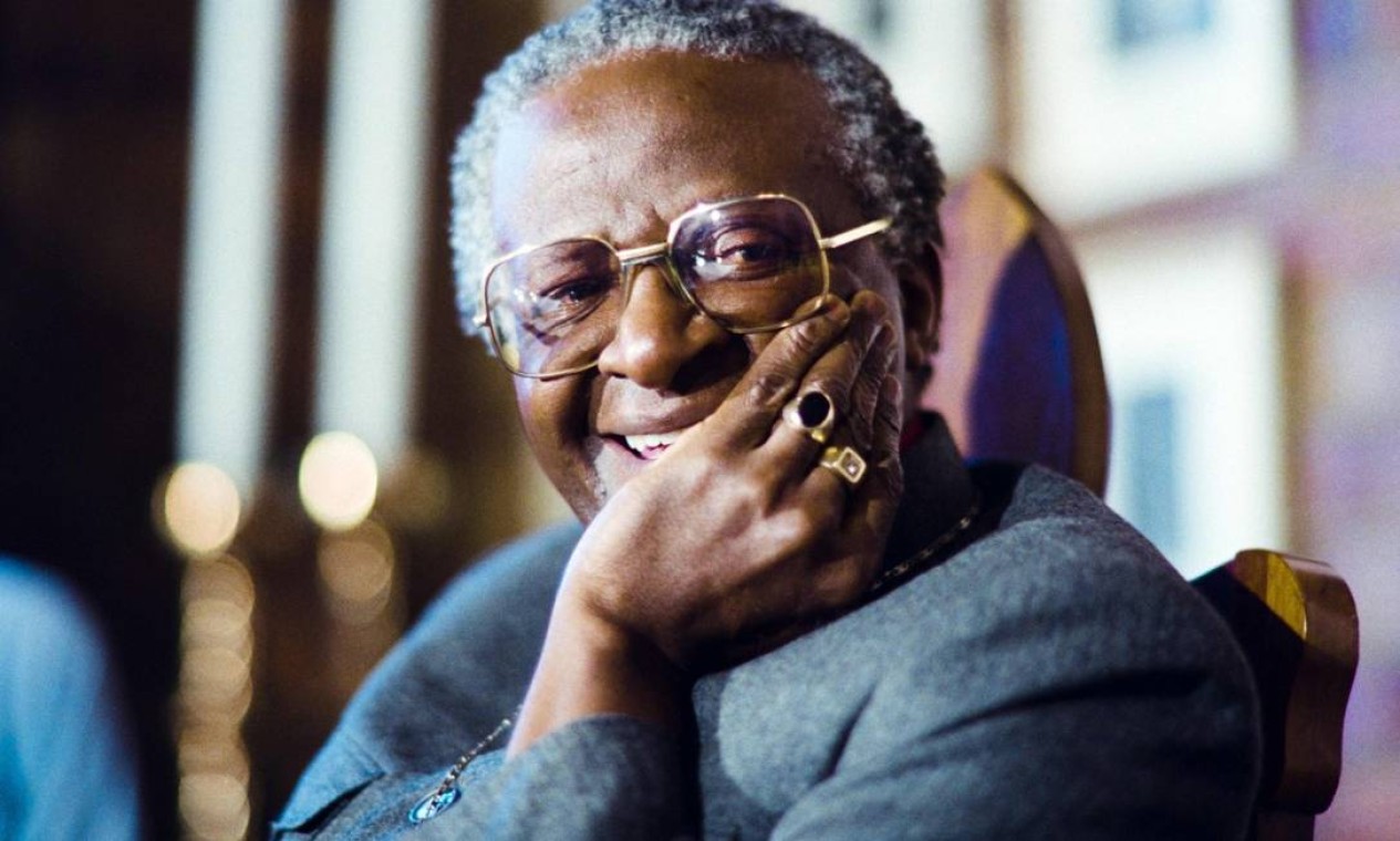 Desmond Tutu era considerado 'bússola moral da nação' por sua luta baseada na resistência não violenta Foto: TREVOR SAMSON / AFP