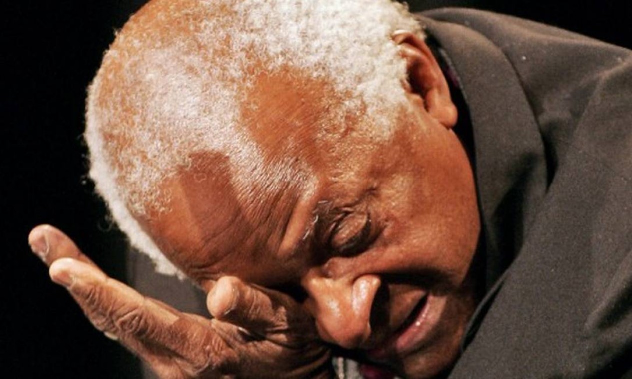 Ao anunciar a morte de Desmond Tutu, o presidente da África do Sul,Cyril Ramaphosa, o descreveu como 'um homem de uma inteligência extraordinária, íntegro e invencível contra as forças do apartheid' (18-07-2007) Foto: ALEXANDER JOE / AFP
