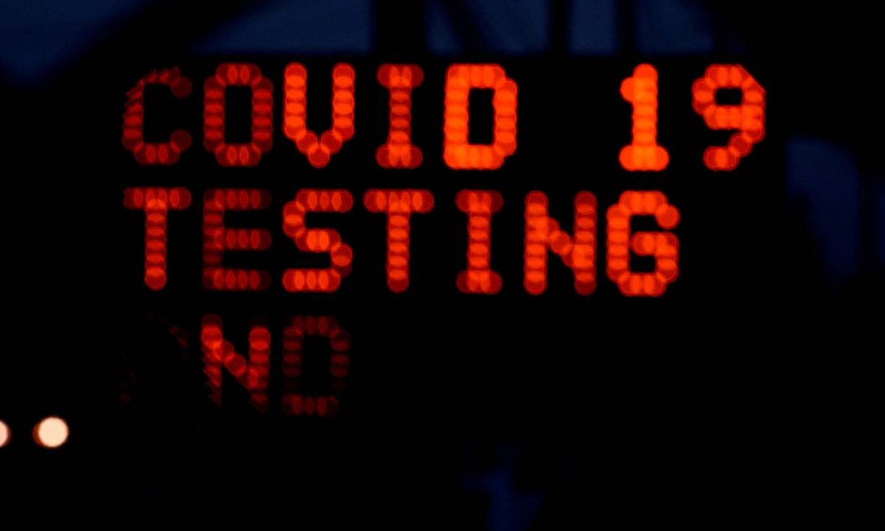 Painel anuncia teste de covid-19 fora do Indianapolis Motor Speedway, enquanto a variante Ômicron continua a se espalhar em Indianápolis, Indiana, EUA Foto: CHENEY ORR / REUTERS