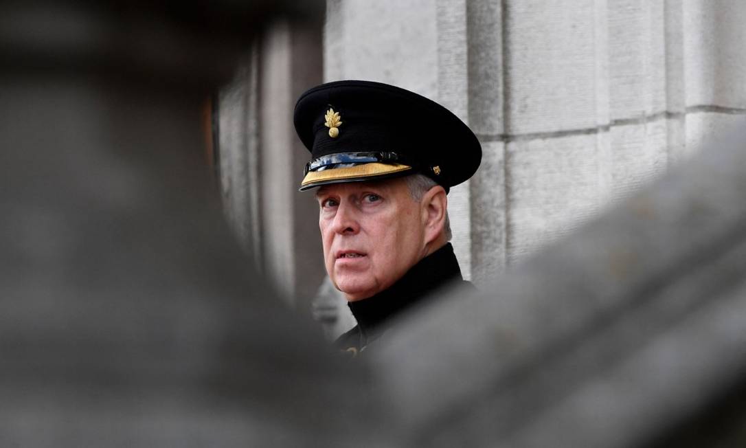 De uniforme militar, príncipe Andrew em cerimônia oficial em 2019 Foto: JOHN THYS / AFP/7-9-19