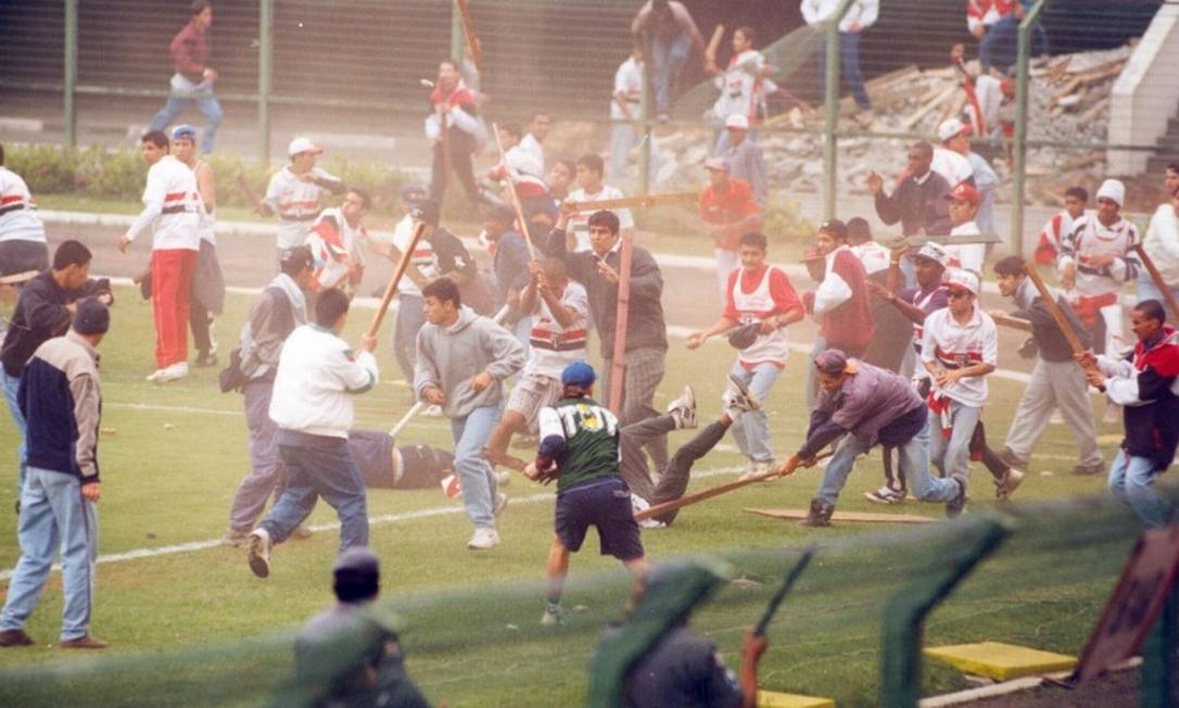 Episódio de 20 de agosto de 1995 ficou conhecido como "Guerra de 1995 no Pacaembu" Foto: Reprodução