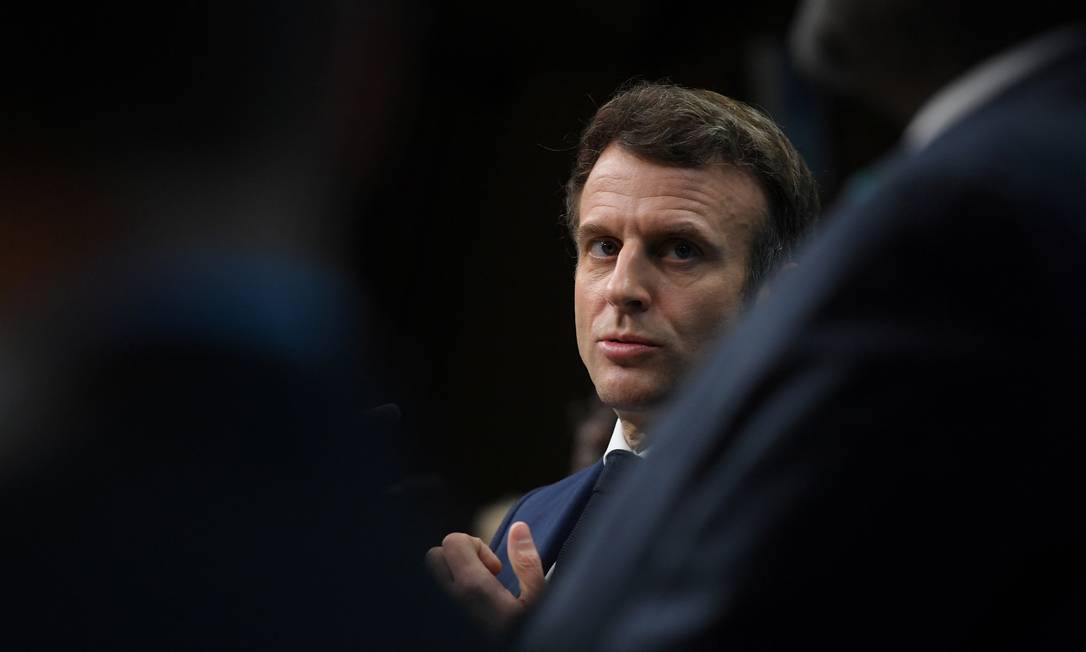 Presidente da França, Emmanuel Macron, durante reunião em Bruxelas no dia 18 de fevereiro Foto: POOL / REUTERS