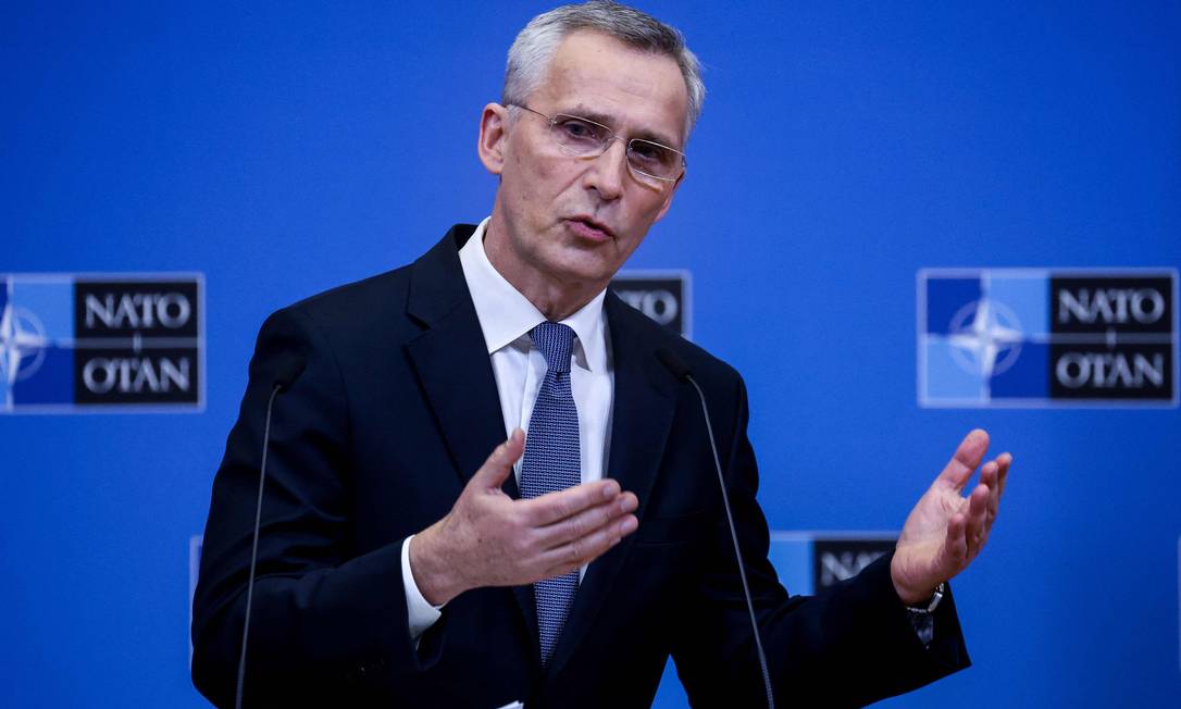 O secretário-geral da Otan, Jens Stoltenberg, anuncia novas medidas após reunião extraordinária da aliança para tratar da invasão da Ucrânia Foto: KENZO TRIBOUILLARD / AFP