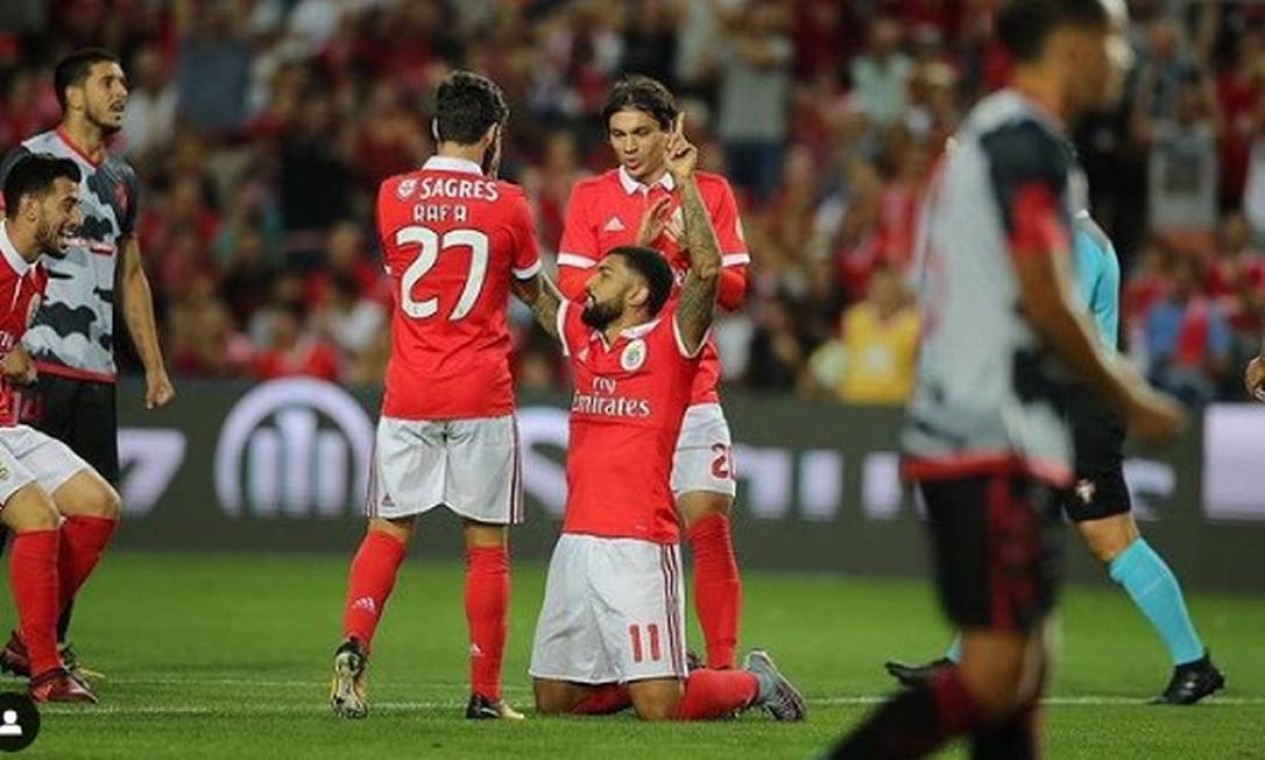 Na Europa, Gabigol jogou pelos times Internazionale (na Itália) e Benfica (em Portugal) Foto: Reprodução / Instagram