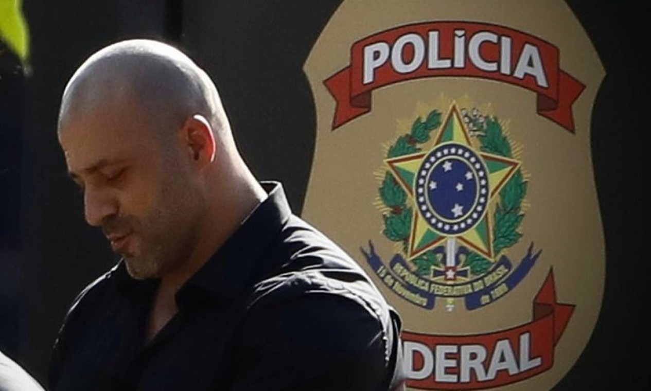 Daniel Silveira comparece à Superintendência da Polícia Federal em Brasília para recolocar a tornozeleira eletrônica exigida pelo ministro do STF Alexandre de Moraes Foto: Cristiano Mariz / Agência O Globo