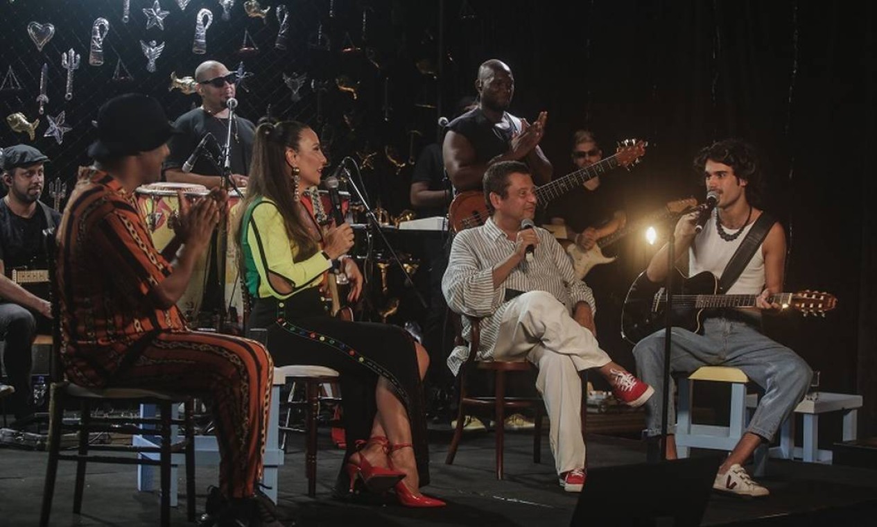 Márcio Victor, Ivete, José Maurício Machline e Zé Ibarra: o músico carioca fez dueto com a cantora em 'Atrás da porta' Foto: Divulgação / Sércio Freitas