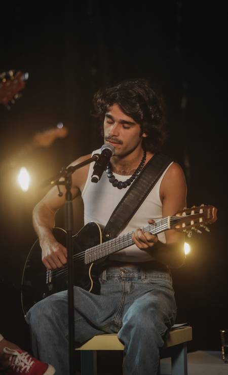 Zé Ibarra: jovem músico carioca, que integra a banda Bala Desejo e é autor de várias composições, fez participações especiais em todos os dias de gravação do 'Por acaso' Foto: Divulgação / Sércio Freitas