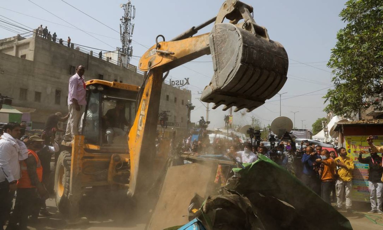 Lojas ilegais são demolidas em área residencial de Jahangirpuri, Nova Dheli Foto: ANUSHREE FADNAVIS / REUTERS