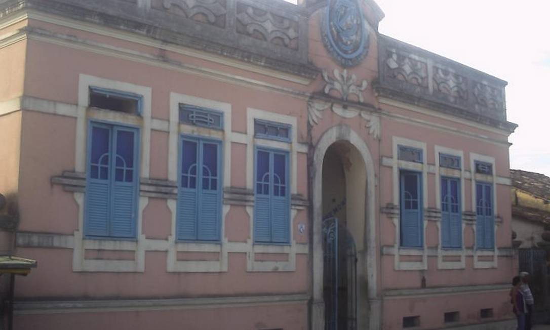 A Fachada da Escola Estadual Ambrósio Lira, onde Aurélio Buarque de Hollanda estudou e ensinou português até 1933 - Odilon Rios