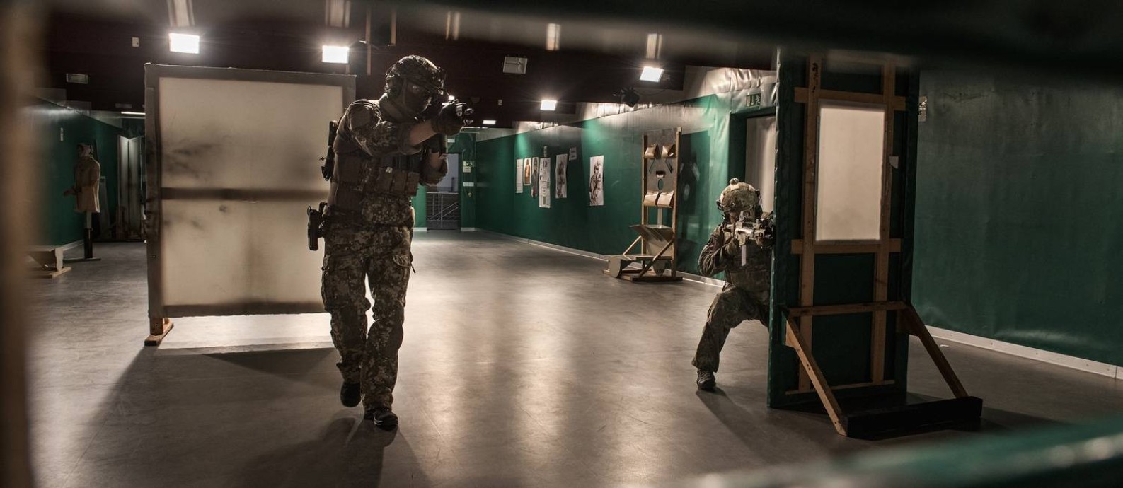 Exercício na base do KSK, unidade de elite com muitos suspeitos de neonazismo e que teve divisão de combate extinta nessa semana Foto: LAETITIA VANCON / NYT