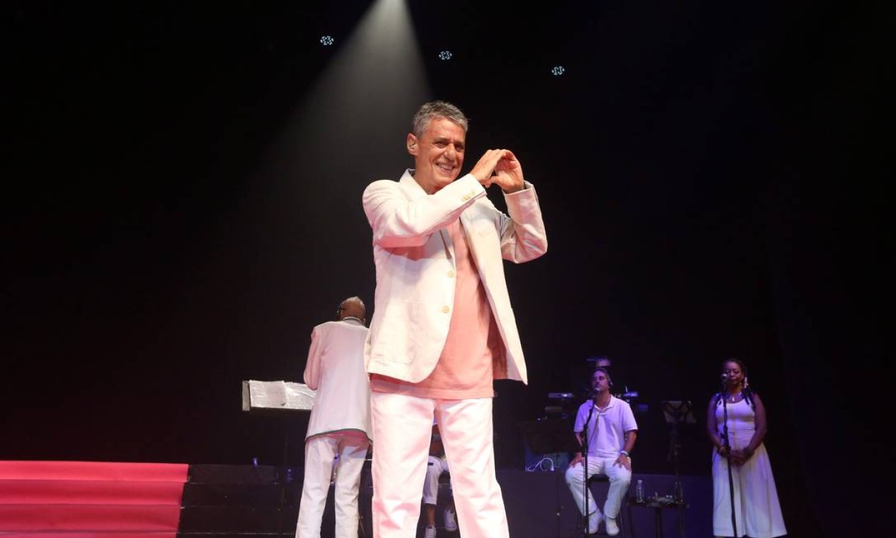 Chico durante o Show de Verão da Mangueira, no Vivo Rio, em fevereiro de 2017 Foto: Marcos Ramos / Agência O Globo