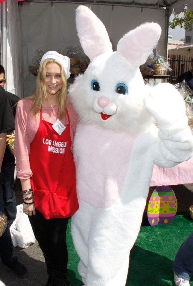 - Los Angeles, CA - 4/2/10 - Easter at the Los Angeles Mission -PICTURED: Stephanie Pratt -PHOTO by: Tony DiMaio/startraksphoto.com -TDM19444 Event # 39051BA3147 Picture # 39051BAA01A