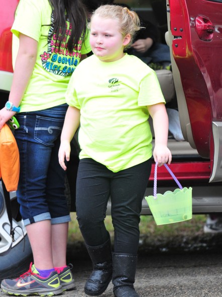 Alana 'Honey Boo Boo' Thompson goes Easter egg hunting along with her family in McIntyre, GA she is all ready carrying her basket and flashlight. Pictured: Alana Thompson Ref: SPL516711 290313 Picture by: Brandon Todd / Splash News Splash News and Pictures Los Angeles: 310-821-2666 New York: 212-619-2666 London: 870-934-2666 photodesk@splashnews.com