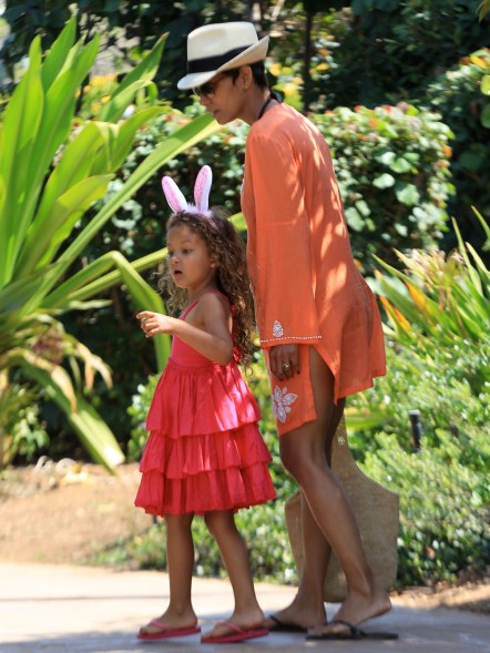 Halle Berry and daughter Nahla during Easter. Pictured: Halle Berry and Nahla Aubry Ref: SPL518653 310313 Picture by: starsurf / Stewy / Splash News Splash News and Pictures Los Angeles:310-821-2666 New York:212-619-2666 London:870-934-2666 photodesk@splashnews.com