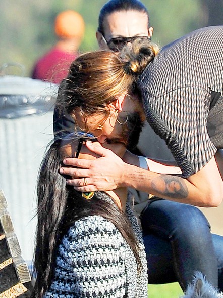 Zoe Saldana and her husband Marco Perego share a kiss at his soccer game after he scores a goal in Studio City. Zoe and his parents sat in the sidelines cheering him on. Pictured: Zoe Saldana and Marco Perego Ref: SPL672221 221213 Picture by: Splash News Splash News and Pictures Los Angeles: 310-821-2666 New York: 212-619-2666 London: 870-934-2666 photodesk@splashnews.com