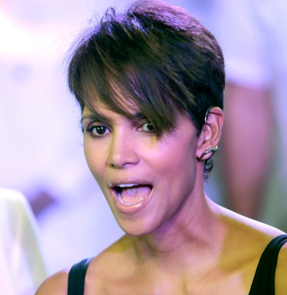 Actress Halle Berry attends the closing of Acapulco International Film Festival on January 29, 2014 in the port city of Acapulco, Guerrero state, Mexico. AFP PHOTO / Pedro Pardo (Photo credit should read Pedro PARDO/AFP/Getty Images)