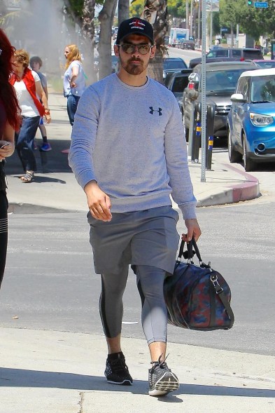 Brothers Joe And Nick Jones catch up over lunch together in Los Angeles