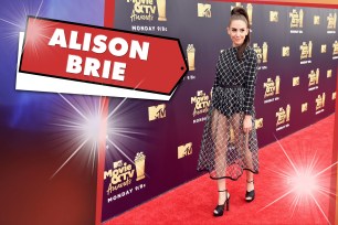 Alison Brie Fashion Style