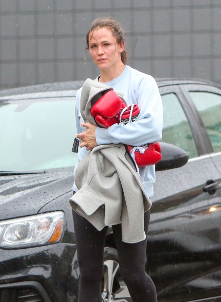 Jennifer Garner looks like she had great workout as she leaves the boxing gym in the rain of Los Angeles.