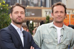 Jason Priestley (L) and Luke Perry