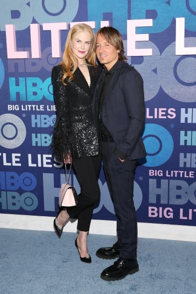 Nicole Kidman turned up the drama in a sequin and feather blazer by Michael Kors. On the blue carpet, she posed with husband Keith Urban.