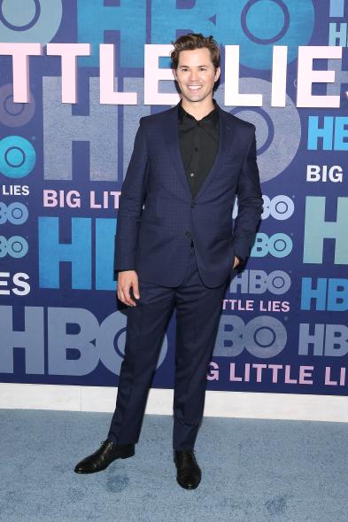 Andrew Rannells matched the blue theme in his navy suit and black shirt.