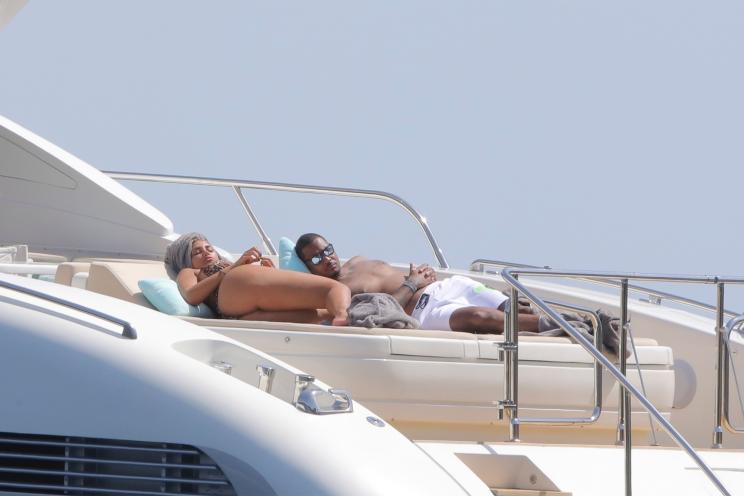 Carmelo Anthony on a yacht with a mystery woman