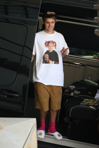 Justin Bieber leaves an office building wearing a picture of Drew Barrymore from E.T on his shirt.