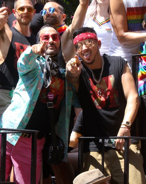 Marc Jacobs and his husband Char Defrancesco accessorized with bandanas, sunglasses and necklaces.
