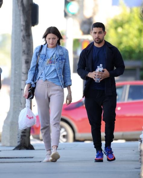 Amanda Pacheco shows off her engagement ring while out for lunch with fiancée Wilmer Valderrama