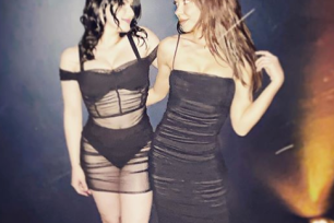 Co-stars Ariel Winter and Sarah Hyland pose in black dresses/