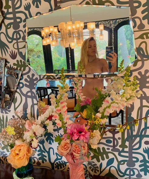 Busy Philipps shows off her blossoms in a mirror selfie.