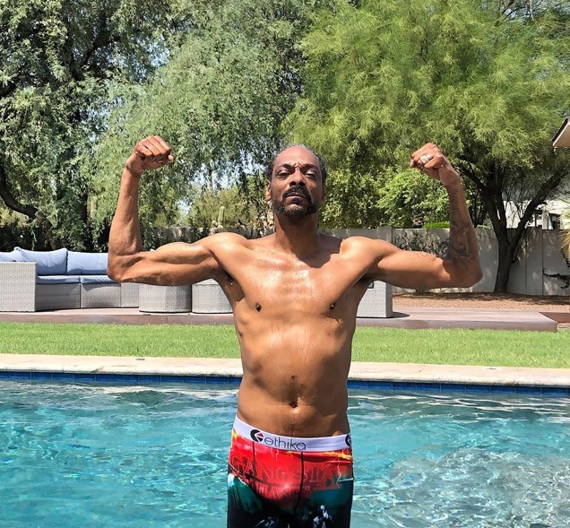 In Atlanta, Snoop Dogg flexes his 48-year-old guns.