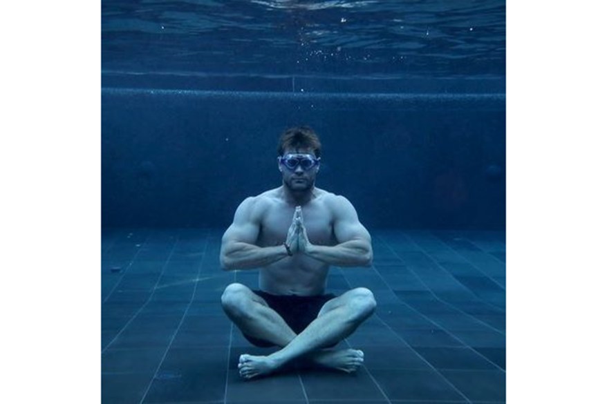 Chris Hemsworth meditates underwater -- before one of his young sons tries to distract him.