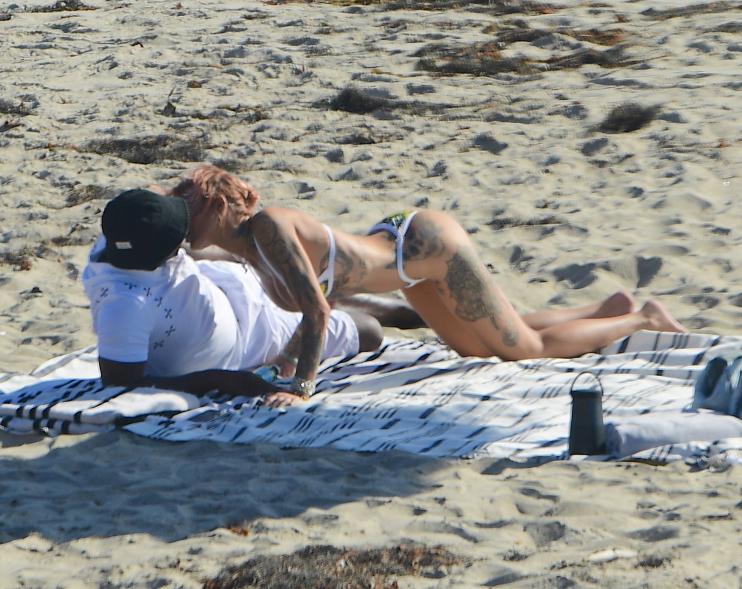 Diddy and Tina Louise kiss on the beach