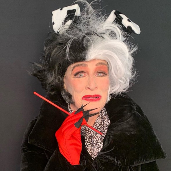 Glenn Close does a DIY version of her iconic Cruella de Vil character for Bette Midler's virtual Halloween fundraiser.