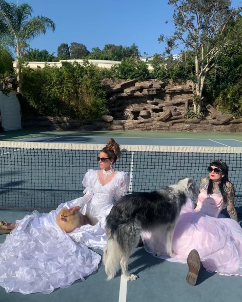 Kate Beckinsale and her friend, Nina Kate, look bridal on the tennis court.