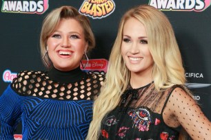 Kelly Clarkson (L) and Carrie Underwood.