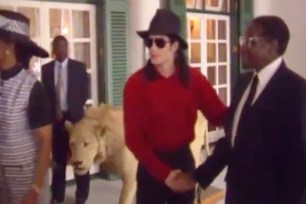 Michael Jackson meets with Robert Mugabe